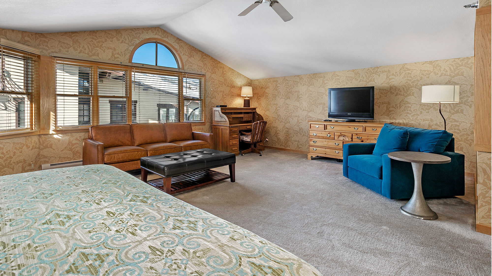 4 Bedroom/5 Bath Page